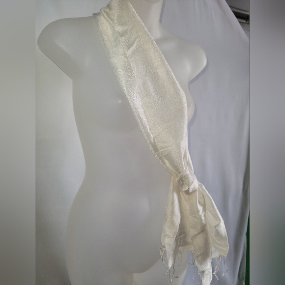 Vintage White Silk Scarf  with fringe - Picture 8 of 10